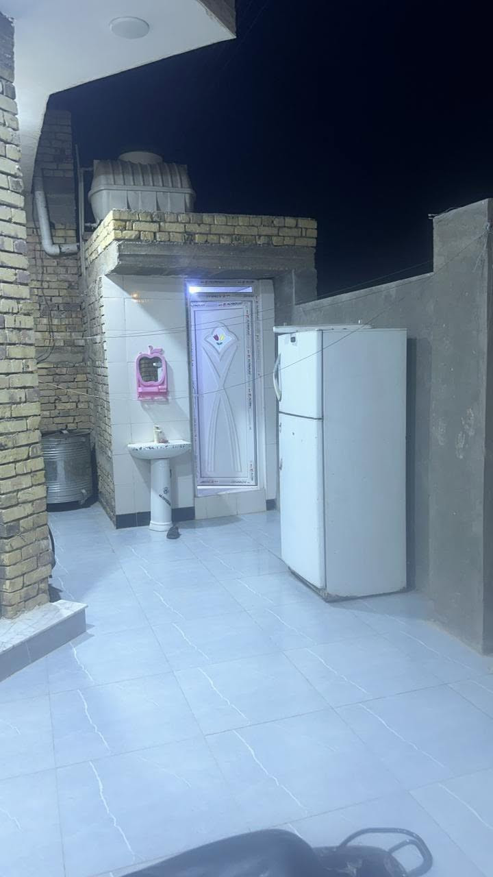 الدار لبيع سده دور النفط الشارع الاول والشارع الثاني يم جملونات العنتاكي مساحه (١٩٠)متر بناء درجه اولى سند (٢٥)طابق واحد متوفره كافه الخدمات السعر (١١٥)مليون(***********)
