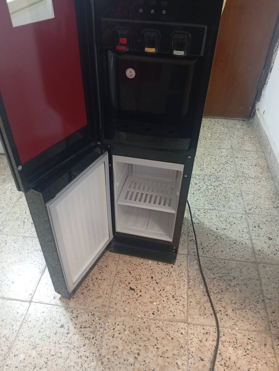 السلام عليكم هذا براد الحافظ مستعجل على بيعته 125 وبي مجال بسيط وهذا رقمي يلي يحب يتواصل وياي ***********
