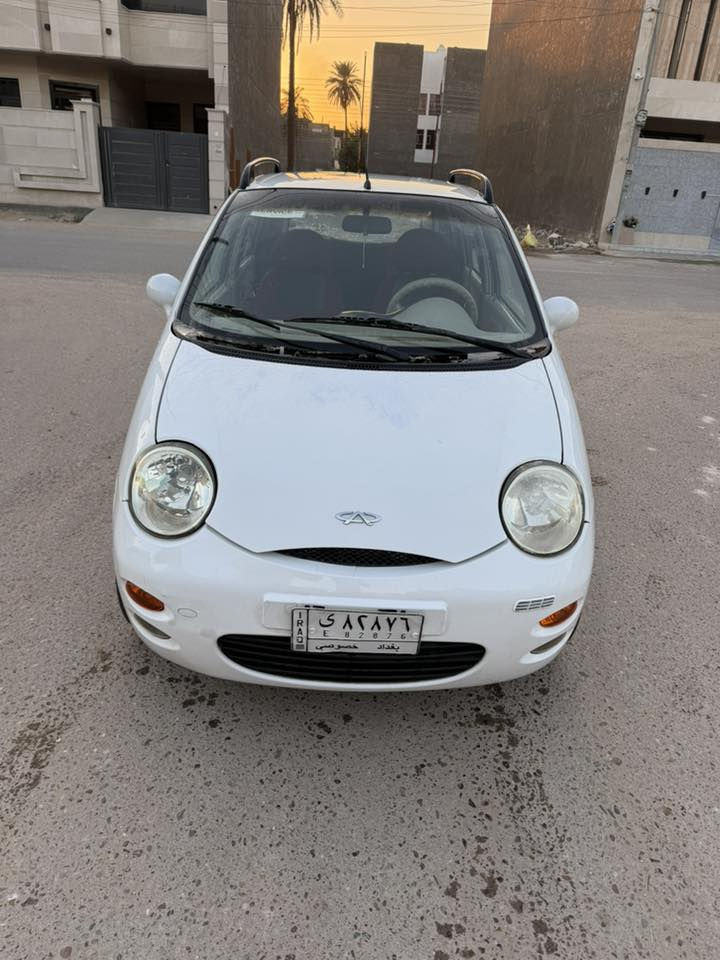 السلام عليكم عندي كيو كيو موديل ٢٠١٣ السيارة لونها ابيض قبل ثلاث اسابيع اشتريتها السيارة كير اتوماتيك حلوة السيارة ونظيفة وكلشي شغال بيها باتري قبل اسبوع بدلتها وزوج تايرات جدد اشتريتلها وبدلتها دهن البارحة وكل نقص مابيها دبل سويج وريموت السيارة موجود في بغداد عارضها للبيع بسعر ٣٦$ ورقة وبيها شويه ومجال ***********
