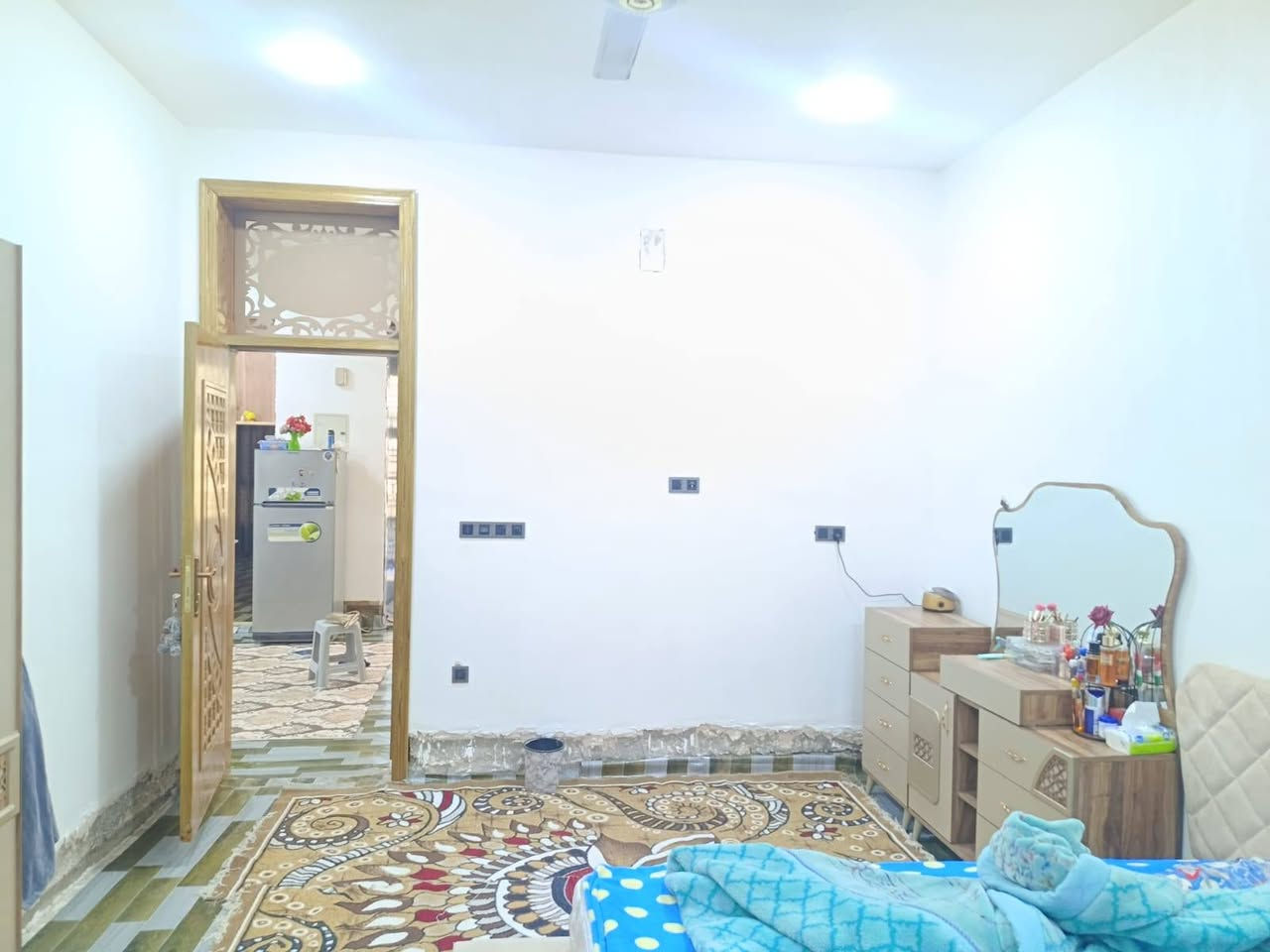 سلام عليكم عندي بيت للبيع مساحته٢٣٠ متر على شارع ٨٠مال كربلاء خلف نون مول البيت بناء حديث سنه٢٠٢٥ بي نقوصات الارضيه وبعد كم شغله اهل البيت مستعجلين على بيعته للاستفسار***********
