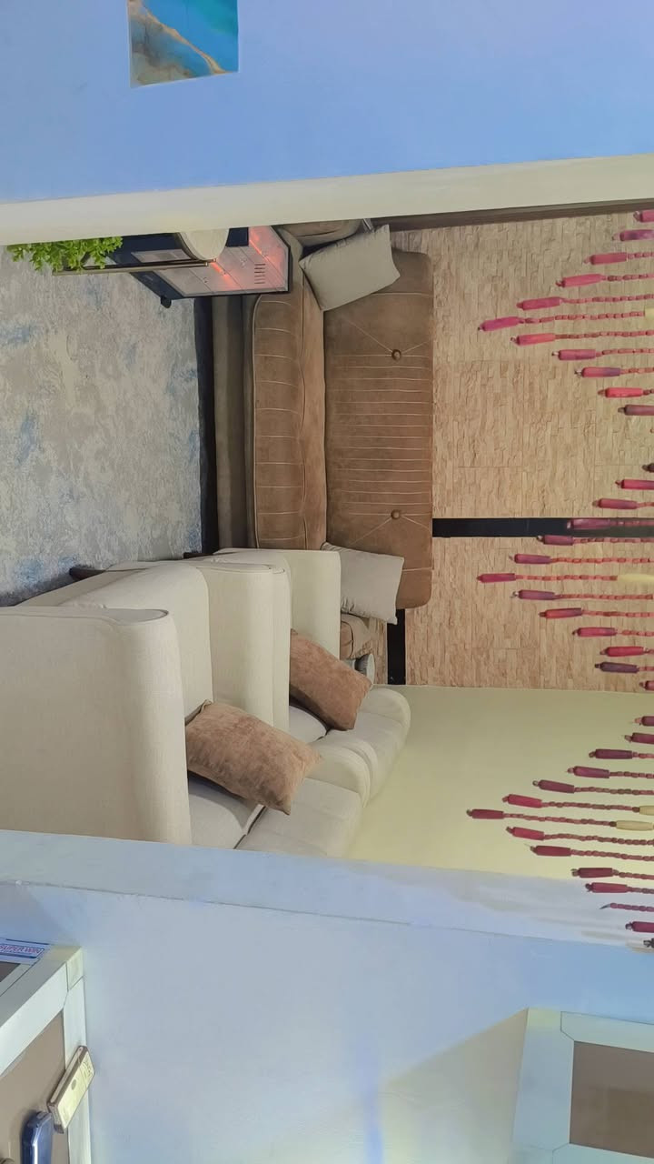 السلام عليكم تخم 2 قنفات 2 كراسي 8 مقاعد شغل درجه اولى وبي ضمان 5 سنوات الوصل موجود مال ضمان ويا كوشات عدد 8 السعر 325وبي مجال قليل يرهم مراوس مع كورنر او ديوان حجم مناسب عنوان بغداد البياع ***********
