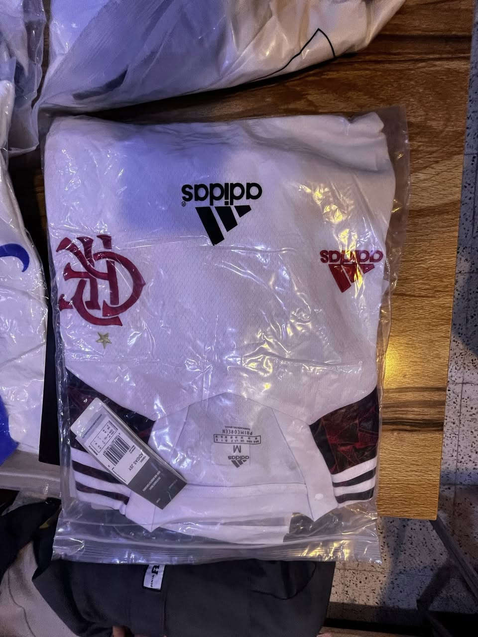 يابة دريسات اصلية وباركود للشركة مال برازيل الاصفر ٥ قطع قياسات شبابية سمول ميديم ولارج.  
 * مو نايلون الدرزن ب٥٠ لو مدري.  
اصلي اصلي اصلي فئة لاعب
تريد شلعة  ١٠ دريسات ب١٢٥ الف واذا مفرد غير سعر يعني اصلي وسعره ب١٢،٥٠٠ هاي اذا شلعة واذا مفرد الواحد ب١٥. وتنورني خاص اذا شراي. واتساب *********** مكان بغداد
