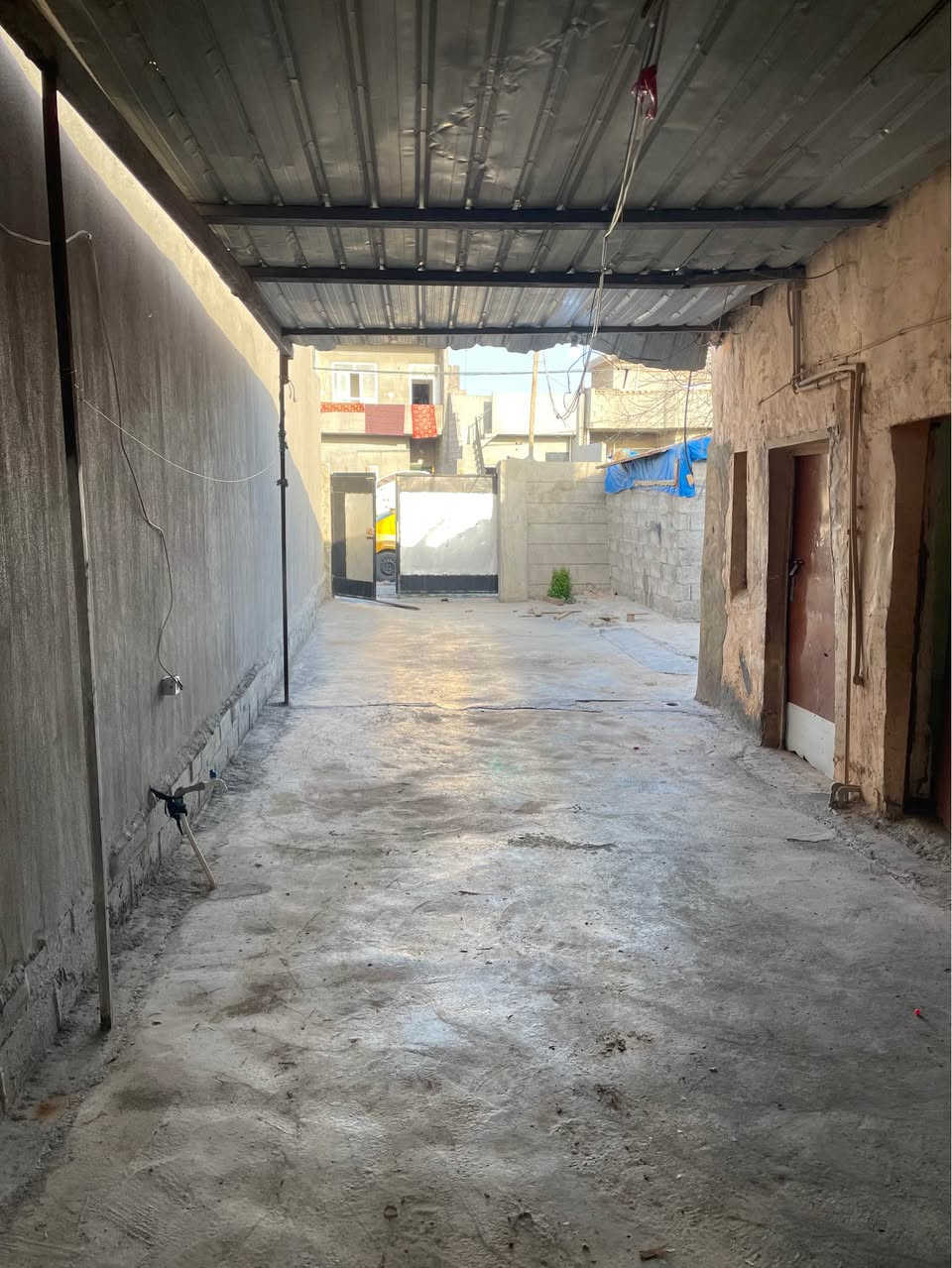عقار للبيع / نوع العقار بلديه 
دار شرقي قديم مساحه ١٨٠ متر يرهم سكن ويرهم تفليش 
موقعه مميز وكلش حلو بحي الشهداء خلف التجاري 
البيت ع شارع ٢٥ عريض تبليط وفول خدمات 
السعر ٤٠ مليون 

*********** كركوك, العراق
