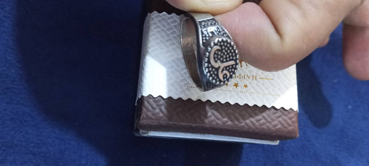 سلام عليكم انتيكات وحجار وفضه للبيع او مراوس***********
