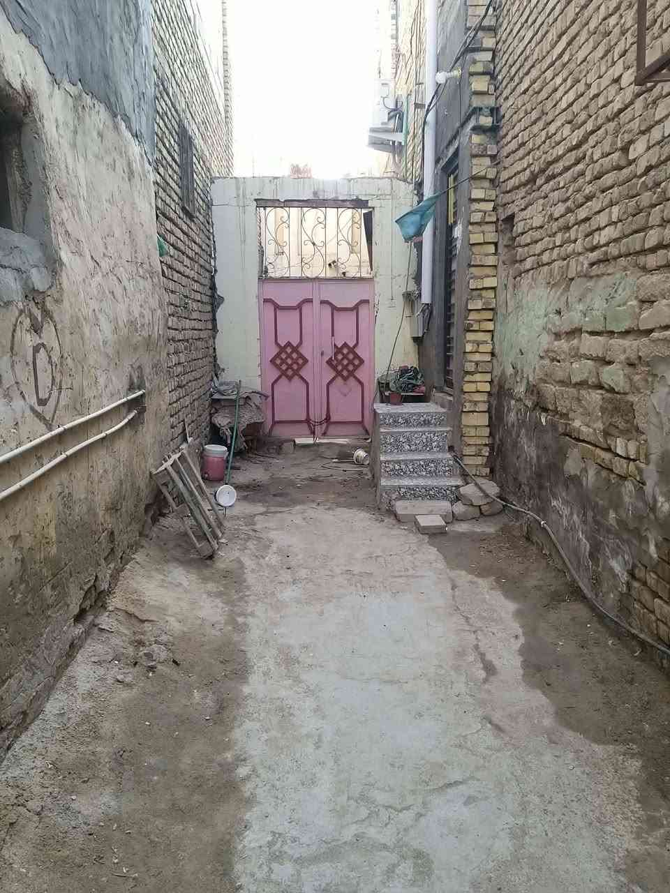 بيت للبيع مساحته 149 بالطابو يقع في منطقة الشرقيه قرب شارع السديناويه  للاتصال بالرقم ***********السعر المطلوب 85 مليون
