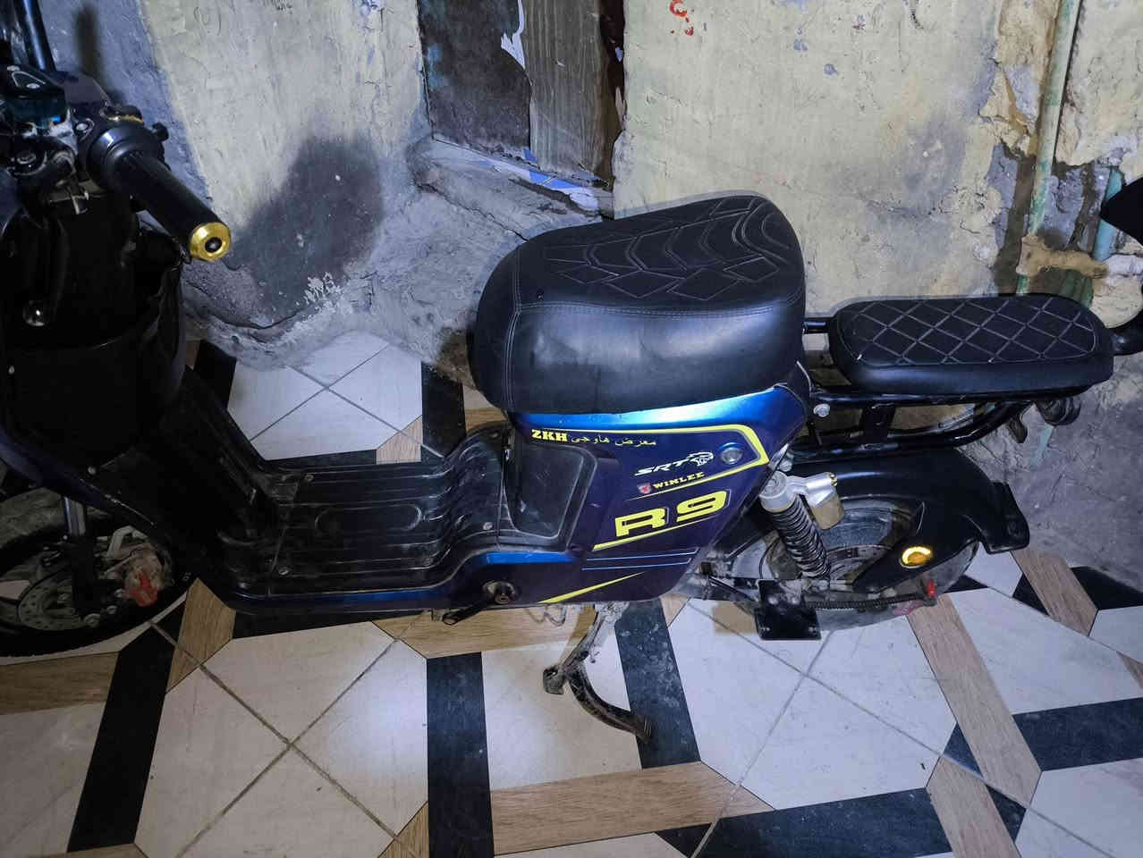 دراجه R9للبيع موديل 2024 بطاريات 32امبير الكبار السعر 475 وبيهه مجال حك الجيه مكاني البصره الكزيزه ***********
