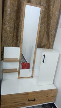 ميز عرسان • نضيف • قابل تفاوض