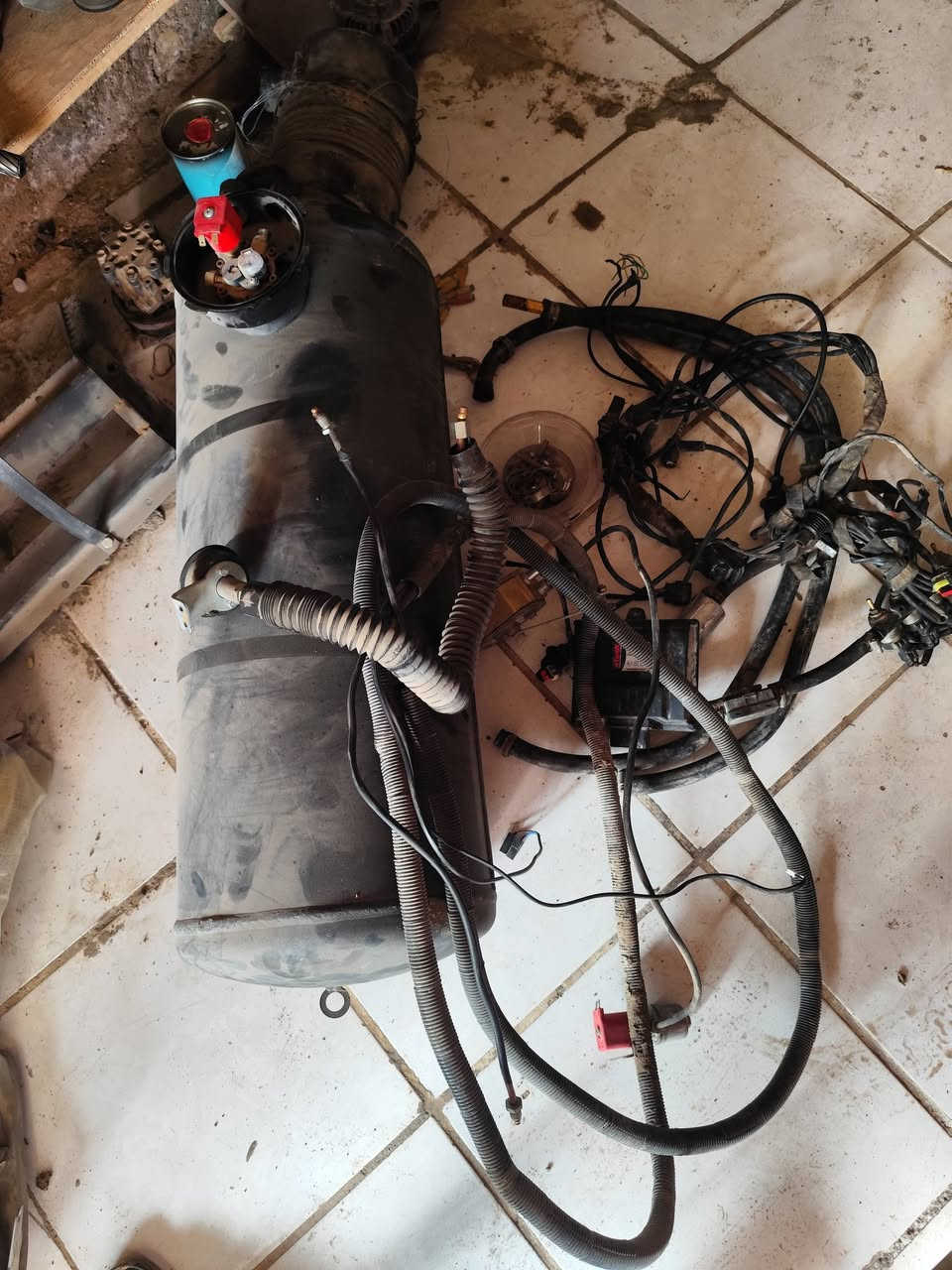 منظومه غاز كامله اربعه سلندر درجه اولى كلها جديده السعر 350 مكان واسط عزيزيه
***********
