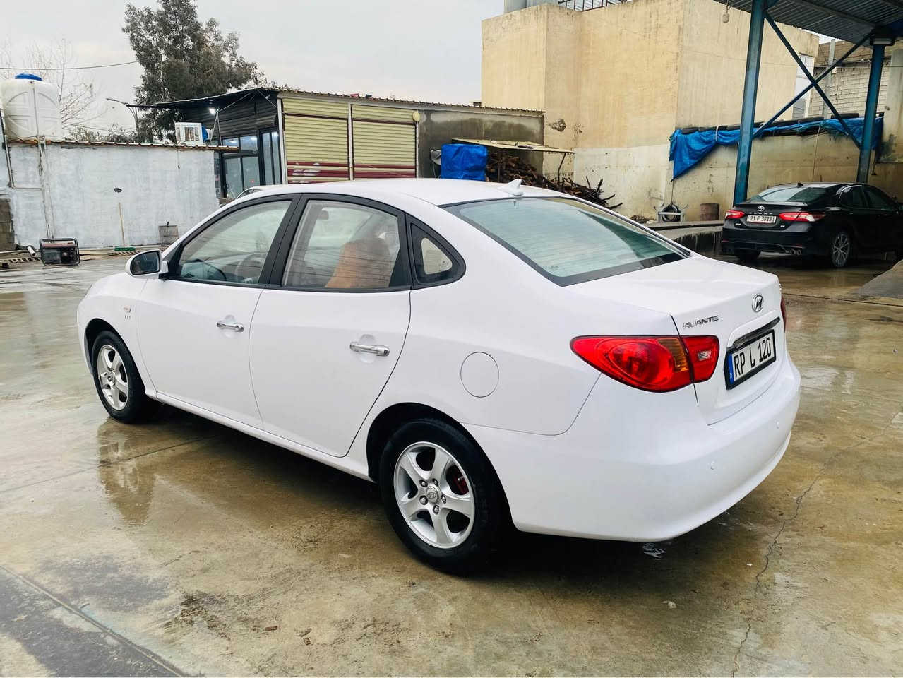 ئافانتي مؤديل 2010
فول فول مواسه ڤات 
ته نها سلايت نيه
كوشن هيته ر شاشه
ئاوينه كاره باي ته بريت له مس
سه ياره كه تابلي لؤكه 
١٤٠رؤيشتوه قوپانوشوختي نيه
وه سف ناكري له جواني ماشالله ي دوي
***********
*********** رانية, السليمانية
