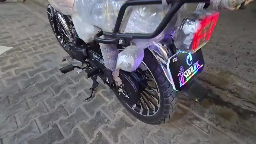 مرحبا دراجه سيفان (سونك )للبيع دراجه جديده بمعنى الكلمه نظافه 100/100محرك 200cc سويج عدد2 مع بصمة تشغيل عن بعد 2 الدراجه كامله ما ناقصها اي شي صارله اقل الشهر م̷ـــِْن طالعه م̷ـــِْن المعرض  (اورق سكنر اسسكنر يعني استنساخ) السعر1200 وبيه مجال قليل للشراي والما يعجبه السعر يكدر يتخطى المنشور (مكان الداجه البصره) (مكلف بلنشر) صاحب الدراجه واتساب او اتصال***********
