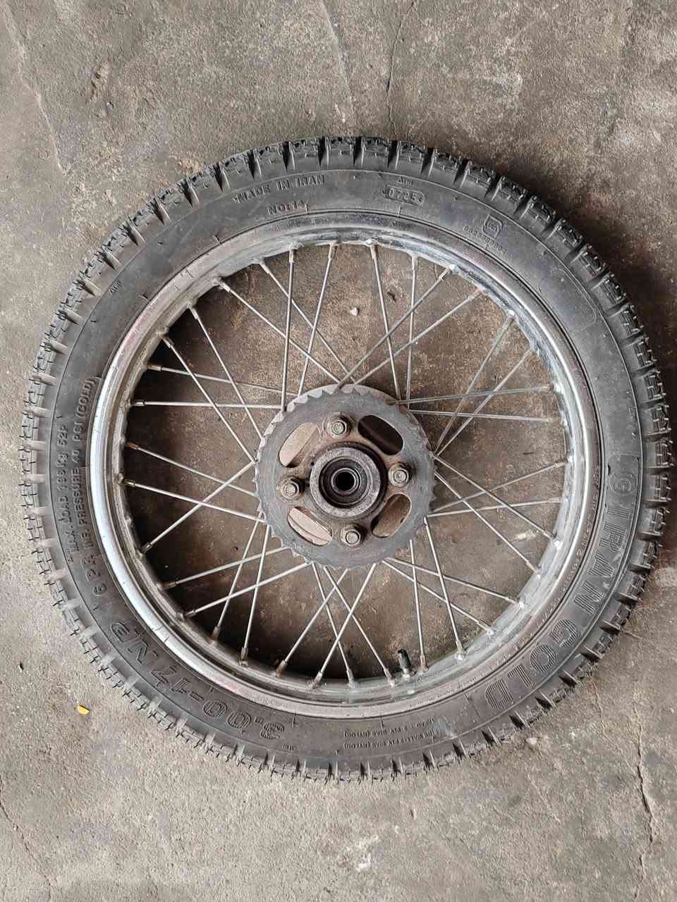 غراض نامة شلامجة 23 إيراني  شرط ع تراب الشركة اول مرة ينفتحن كدامكم
ويل كامل ب25
ويل ستيل اصلي سيم دبل فارغ ب15
جاملغ امامي خلفي ع 5 الف
دشبول شغال ب10
بك لايت 8
اذانات زوج دبل ستيل ب5
دبلات زوج خلفي 15
ماشة هي ويدة البريك كاملة مثل بلصورة ب25
دوسة حديد هي وستان ب7
قبق زنجيل ب6
كابريتر ب10
شوتة أصلية ب3
صالنصة ب15
شارع محطة القادسية بشارع جامع آل عمران ع شارع العام يم باسم ابو الدهن 
***********
