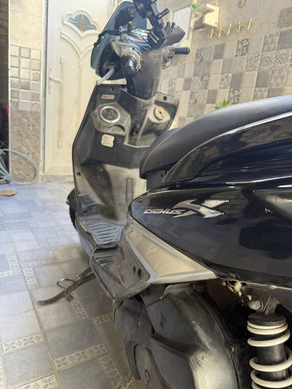 للبيع سكنس فحل ماصار شهر من نزلته من معرض بيت طارش دراجه ما مفتوحه برغي منهة بيهة كاسحه ومرايه أصليات السعر مليون 200وبيهة مجال عنواني البلديات ***********
