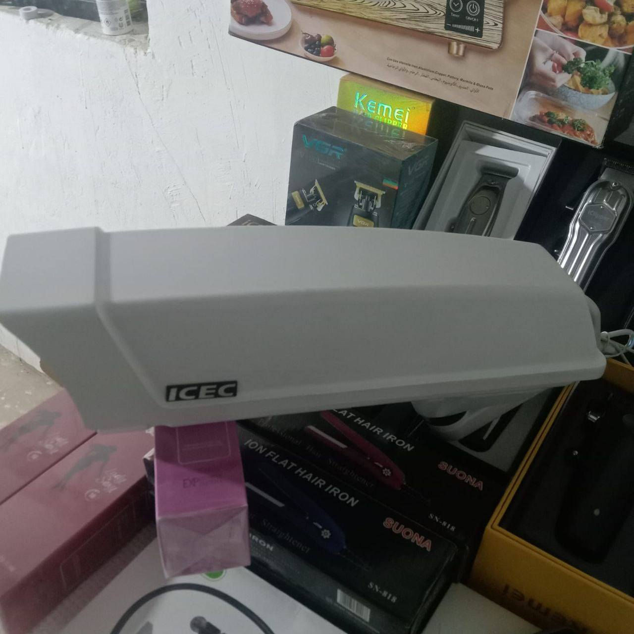 السلام عليكم كامرات مراقبة خارجية عدد2جدد بعدهن غير مستخدمات باعدهن بالكارتون كامرات تصوير خارجي ضد المطر والشمس و عوامل الطبيعة الحجز خاص او على الرقم *********** متوفر واتساب و اسعارهن اصحاب الخبرة يعرفون الهن
