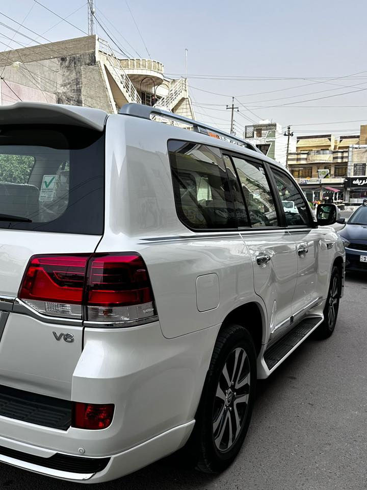 تويوتا لاندكروز 2019 ساز مكينه 6 سلندر 

ماشيه 102 

السياره باسمي رقم بغداد 

مكفوله من الصبغ والبارد جديده جدا  (قراءة الصبغ دبل كود صبغه ثخينه) من الشركة 
فقط بيها رصعه 

مواصفات 
فتحه
بصمه 
جلد
كراسي كهرباء 
جنطه شفط 
لايت اسود 
8 ايرباك 
وباقي المواصفات المعروفه مال ساز

السعر 505 

مكان السياره بغداد 

***********
