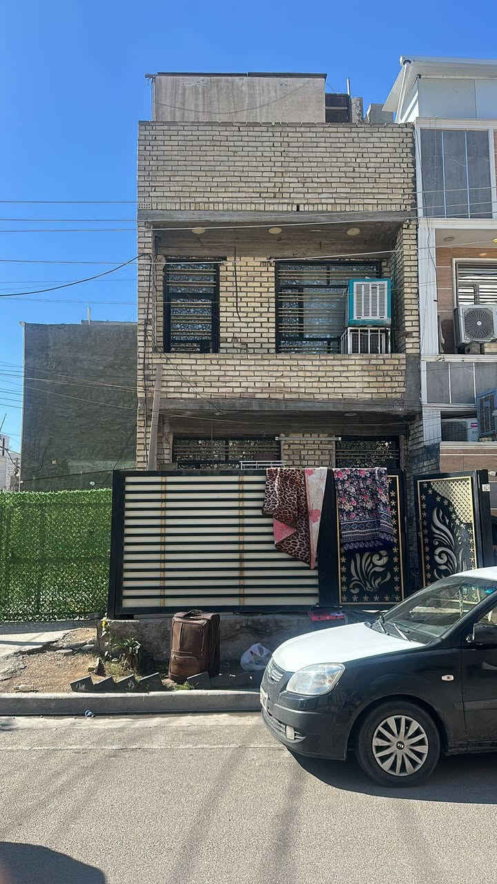 الدار للبيع منطقه شهداء البياع في شارع 60 المساحه 50متر +نزال 10الواجه 5 الاتصال ع الرقم ***********
