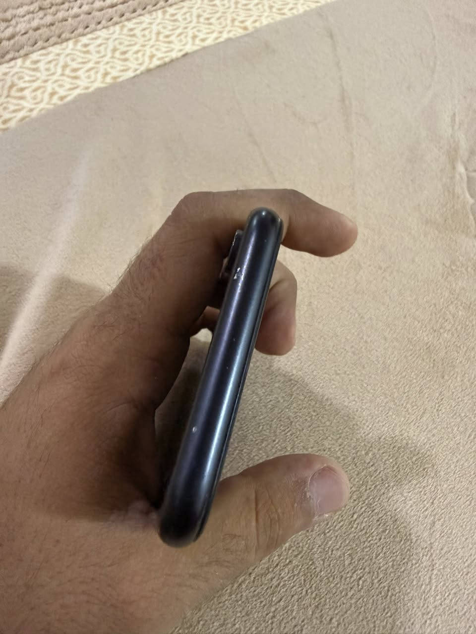 أيفون أكس آر يحتاجها شاشه هوه شغال مالي شي بس الشاشه مالته بيها ألوان تطلع خفيفه ذاكرتا 128 مكاني نجف للاستفسار ***********
