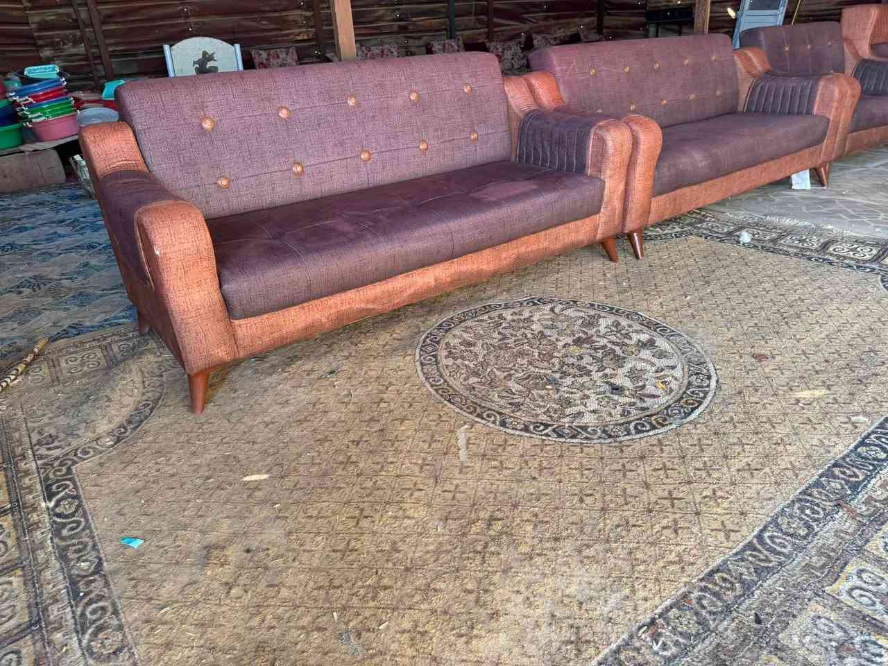 تخم ١٠ مقاعد تركي نظيف السعر ٢٢٠  رقمي ***********
