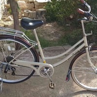 السلم عليكم بيسكل البيع مثل ما واضح بل صوره جديد باله اصلي حجم 26السعر...