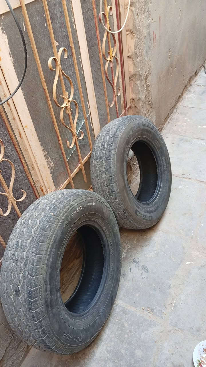 زوج تايرات حجم 14 ستخدام قليل سعرهه 40  ‏‪0785 875 5083‬‏
