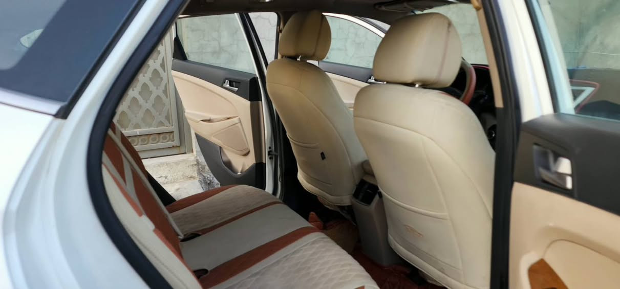 السلام عليكم
توسان 2018 
كاصد خليجي فول مواصفات بارواما عدا بصمة 
ماشيه 108 الف
حساسات امامي خلفي
اشارات بالمري ومري شفط
كشنات جلد 
تبريد قطعتين
شاحن وايرليس
السياره كفاله عامه من كل شي عده رصعه بالبنيد صغيره تم صبغها السياره جديده بمعنى الكلمه
مكان السياره بغداد
السعر 195 بي مجال 
للاستفسار
 ***********
***********
