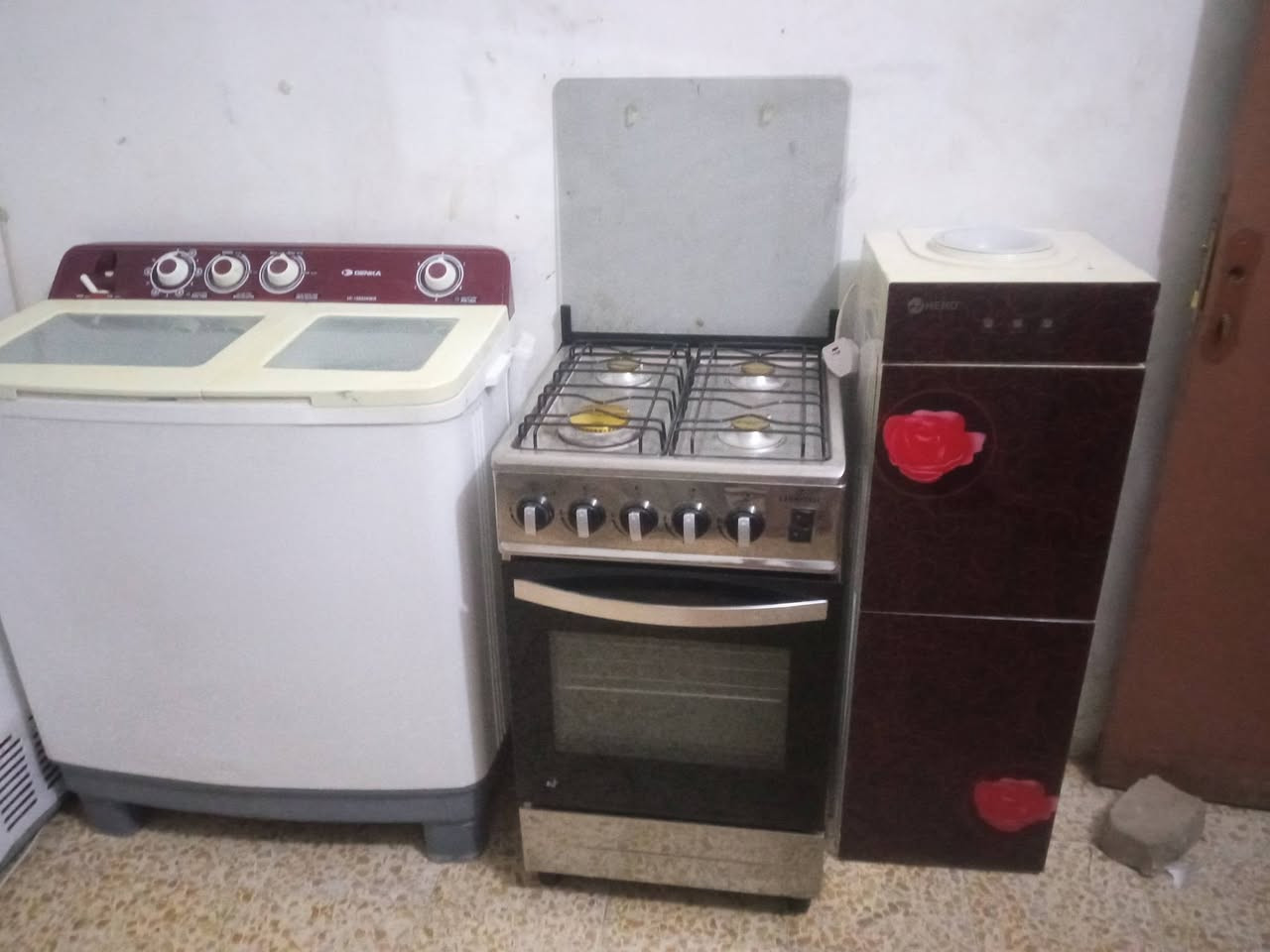 طباخ اربع عيون استعمال كم يوم بعده جديد اخو الي ما مستعمل شغله موضح بالفديو السعر 100
مبردة كونفيرة ثلاث سرعات حجمها كبير ونظيفة جدا السعر 90 
غساله نوع دنكا نظيفه جدا ونوعية راقية 75

براد نوع هيروا الياباني نوعية ممتازة وراقية وبراد ضخم شغال بارد وحار 55

مروحة جدارية سانيو الاصلي الياباني ثلاث سرعات 35

العنوان بابل مركز المحافظة حي الجزائر مقابل مستشفى مرجان هاتف *********** 
بي واتساب
