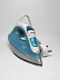مكواة بخارية (Steam iron) مكواة ألمانية الصنع بخاري مائي  يعمل على كهر...