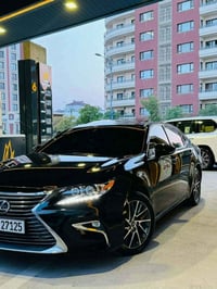 لكزس Es350  موديل 16 رقم سليمانيه ماشي90 ميل سيارة نظيفة حيل مال جني ا...