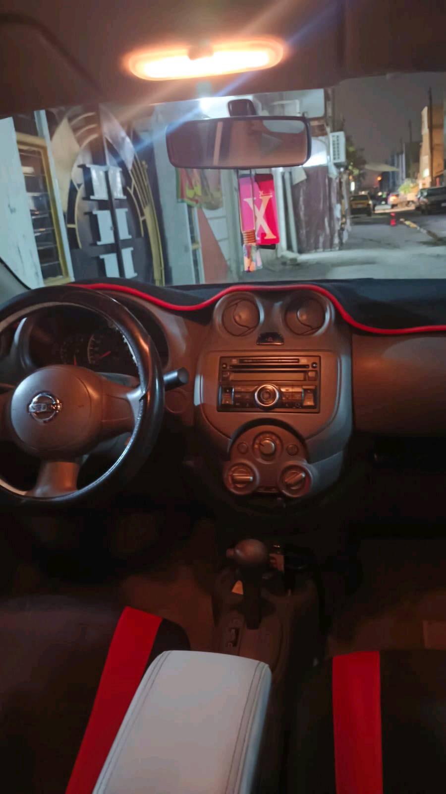 السلام وعليكم عندي نيسان صني موديل (2014) خليجي بليته زركه بيه بنيد مفتوح وجاملغ وبارد من جاملغ خلفي. 