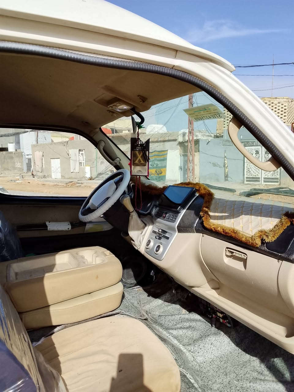 سلام عليكم سيارة جنبي للبيع  موديل15 سنويه عضم عاج موصليه مصفره مرور وهيئة تخم تاير جديد حداديه كير اكسن  دواخل كله كفاله كبل للشارع مكان نجف سعر 39وبيها مجال قليل  رقم ***********
