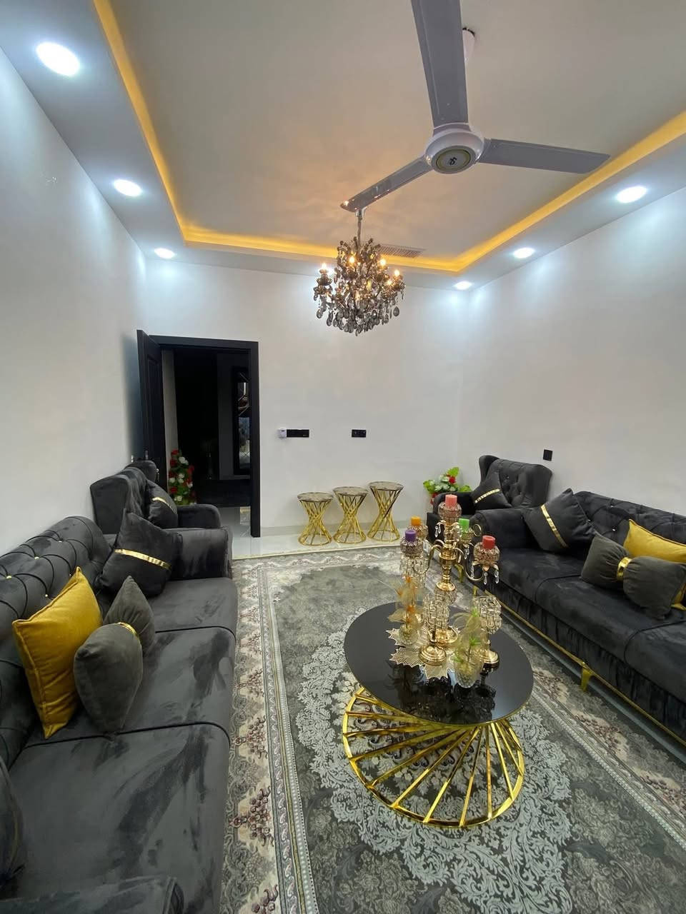 🏠اعلان اعلان
دار للبيع
موقع مميز
~~~~~~~~~~~
📄طابو ملك صرف
🧱بناء درجه اولى
~~~~~~~~~~~
سقف مغربي ✔️
واجهة فلين✔️
نظام تبريد مركزي✔️
بناء هندسي✔️
~~~~~~~~~~~~
راحه بال✔️
استقرار✔️
هدوء✔️
~~~~~~~~~~~~
هديه البيت
سبلت عد 3
مبرده مركزي عدد2
ثريات مع المروحات 
~~~~~~~~~~~~
📐المساحه:-150م
📐الواجهة :-7.5م
~~~~~~~~~~~
📍الموقع :حي الواسطي
خلف صيدليه الهدى
~~~~~~~~~~~
💸السعر :-علق ب(تم) يوصلك السعر مناسب 
~~~~~~~~~~~
الطابق الاول  يحتوي:-
استقبال +مطبخ بارد
مطبخ حار+غرفتين نوم+صحيات
~~~~~~~~~~~
الطابق الثاني يحتوي على:
هول +صحيات +4غرف نوم
~~~~~~~~~~~
للاستفسار اكثر الاتصال على
***********📱
~~~~~~~~~~~
نستقبل جميع العروض 
🏠السكنيه  🏛️التجاريه
