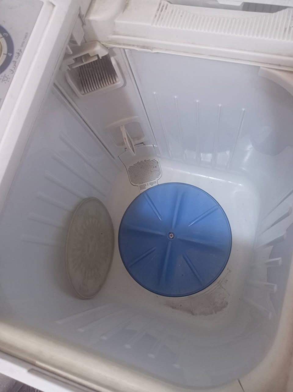 عندي غساله للبيع شغاله مابيهه عطل فقط باب التجفف الجوه مكسوره بس مماثره بشي تجفف وتخبل


**إذا كنت صاحب هذا الإعلان وتريد حذفه لأي سبب، رجاءا أرسل رسالة إلى الدعم الفني**