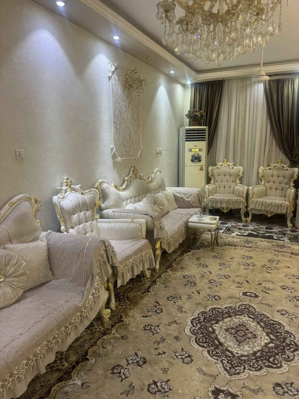 #العرض_مميز

دار سكن طابو صرف مساحه 280 متر طابقين 
5غرف نوم هول مطبخ استقبال مجمعات صحيه 
بناء طابوگ درجه أولى بأشراف هندسي مميز 
كراج سياره خدمات كامله شارع تبليط مجاري 
أرصفه أناره __خط وطني 24ساعه 
موقع ممتاز #دور_الطاقه_ابوغرق _شارع حله كربلاء 
يبعد عن شارع حله كربلاء _50متر 
الدار حر غير مطلوب 
الأستفسار الأتصال 
***********

***********

#الدار_المعموره_للعقار 

ملاحظه // من لديه عقار ويرغب بالبيع مراسلت الصفحه او الاتصال
