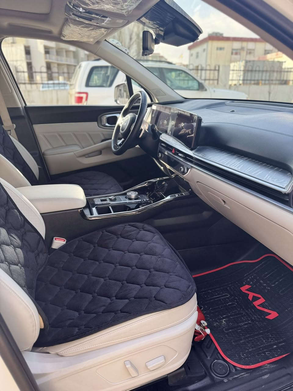 السلام عليكم سورنتو 25 كامرتين كشن جلد تتفئه تبريد شفتات بل ستيرن موڤ درايف تحكم بل قياده كير موس حساس امي خلفي
ويل 20 شركة نم ماشيه 19 
السعر 335 
*********** واتساب
