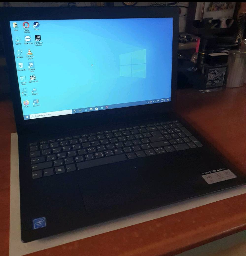 للبيع لابتوب Lenovo IdeaPad 330 مخصص للدراسه والاعمال المكتبيه فقط 

المواصفات : 

1- الذاكره : 1 تيرا بايت HDD قابل للتطوير إلى SSD
2- الرام : 4 كيكا بايت DDR4 مع  قطعه رام خارجيه يمكن اضافتها للابتوب بحجم 4 كيكا (اجمالي الرام يكون 8 كيكا في اللابتوب)
3- المعالج : Intel Celeron N4000
4- كارت الشاشه : Intel Ultra HD Graphics 600
5- الشاشه : 15.6 inch - HD
*الرام قابل للزياده والذاكرة الداخليه قابله للتطوير إلى SSD 

*يستخدم للدراسه والاعمال المكتبيه فقط (ليس للالعاب) 

*مستخدم مرتين فقط ونظيف جدا 

*المحتويات (اللابتوب+ الشاحنه+الصندوق)