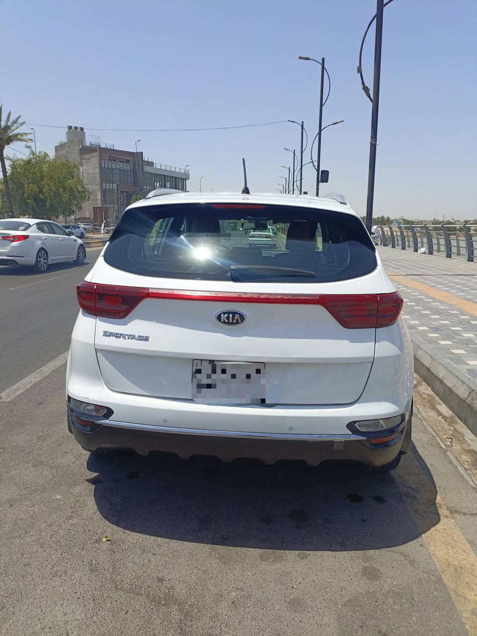 السلام عليكم للبيع كيا سبورتج خليجي موديل2019   كشنات عسلي تدفه وتبريد كهرباء شاشه اندرويد قطعتين تبريد لايت وبك لايت زنون  حساسات اماميه وخلفيه مري شفط محرك 2000 داخل عسلي رقم بغداد الماني 
مكان بغداد الكاظميه
شرط التحويل 
 السعر 180 وبي مجال 
للاستفسار ***********
مكلف بنشر
