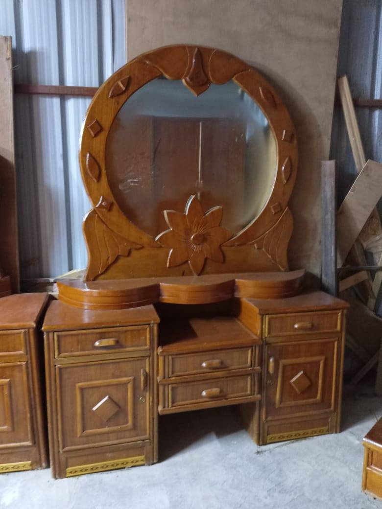 سلام 👋غرفه نوم للبيع السعر 600 بيه مجال الشراي مكان حي الحكيم كوت اتصل ***********
