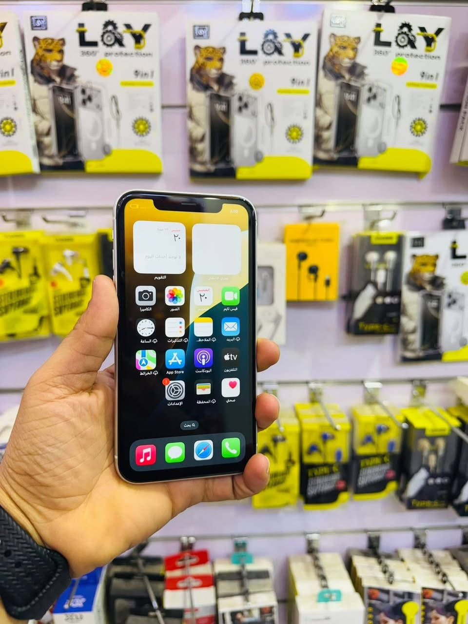 السلام عليكمً ايفونات 2 للبيع 
الاول 11 عادي مبدل فقط شاشه وميبصم ذاكره 128بطاريه75
بلاديه ماستر AAA نت✅مخابره ✅اتصال✅ صوت✅
كامرات شغاله باقي الجهاز كله شغال سعر 190 مبي مجال ق
——————-
الثاني لون فيروزي ذاكره 128 بطاريه 100 مستبدله جهاز شريحه واكفه فقط الباقي كله شغال أي خلل مابي سعر 150 
بي مجال قليل مكاني بغداد مدينت الصدر ***********
