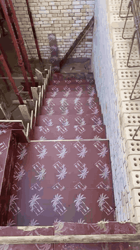 من الخشبة…
نرسم أساس البيت 🏠
ومن الدقة…
نصنع الأمان ✨

نجارة قوالب البناء
مو بس شغل خشب
هذا شغل ثقة
وشغل عمر 💪

إذا الأساس مضبوط
البيت يعيش سنين 🔨🧱
محمد النجار
***********

اختياري – سطر أقوى للنهاية:

شغلنا يبان من أول صبّة �
