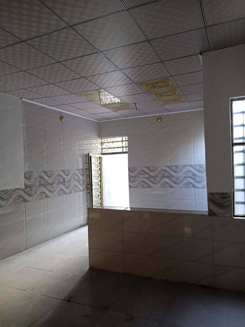 دار للبيع 100مترشارع المطار شارع حاتم الخير  بناء جديد مامسكون غرفه وصاله وستقبال ومطبخ وحمام خارجي وداخلي كامل سويج 

السعر 35 مليون وبي مجال للاستفسار زورو مكتب الغريري
عنوان المكتب شارع علكم الشبلي ركن شارع حاتم الخير مكتب الغريري
الرقم *********** سيد احمد 
الرقم *********** قاسم الغريري
