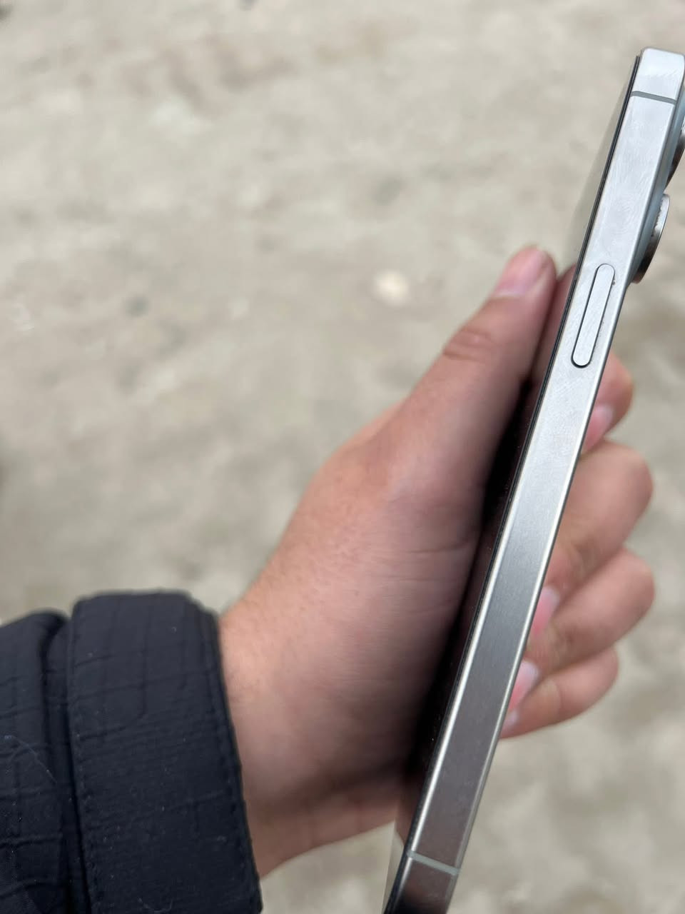 السلام عليكم شباب
ايفون 15 PRO MAX تيتانيوم 
جهاز دبل سيمكارت مو تك
الجهاز نظافته ع عالم شخط مابيه يلمع أصلا
(فقط مبدل بطاريه )
ذاكره 256GB 
تجي للبيت تفحصه ع راحتك اي خلل بيه تاخذه بلاش 
مكاني بغداد الدوره ✅
رقمي ***********
875 السعر
