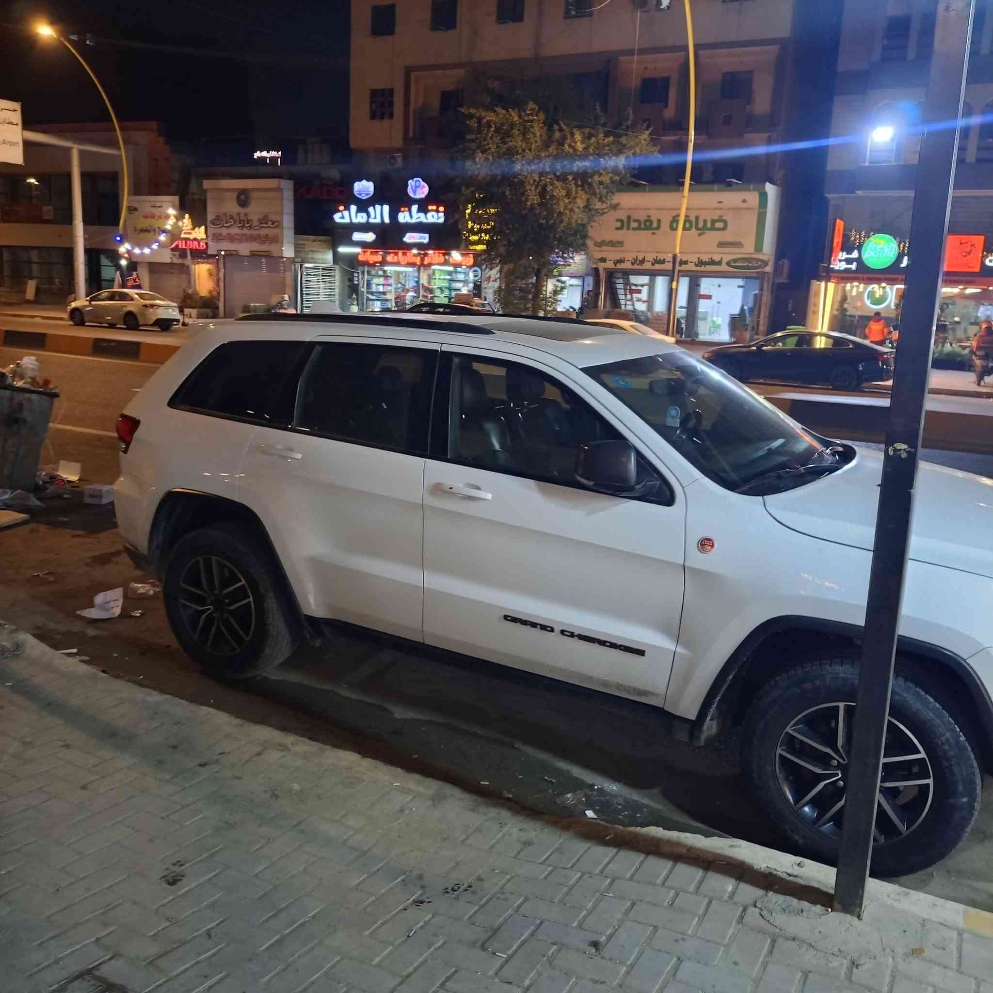 سلام عليكم
للبيع جيب موديل 2020 تريل هوك 
حادث موضح بصور  بيها جاملغ وبنيد وبيها كلير من امريكا قطعتين  جاملغ خلفي وتكمه 

سيارة ماشية 108
حدادية جديدة 
تايرات جدد 
دواخل نضيفة 
كشر نضيف 
 سيارة مكينة كير حدادية تخم تاير شلعة بيها خير من الله 
معروضة 220وبيها مجال
مكان بغداد الشعب
سيارة مابيها اي نقص مال جناي ماذب عليها ربع دينار وبل عافية عل ياخذها
***********

