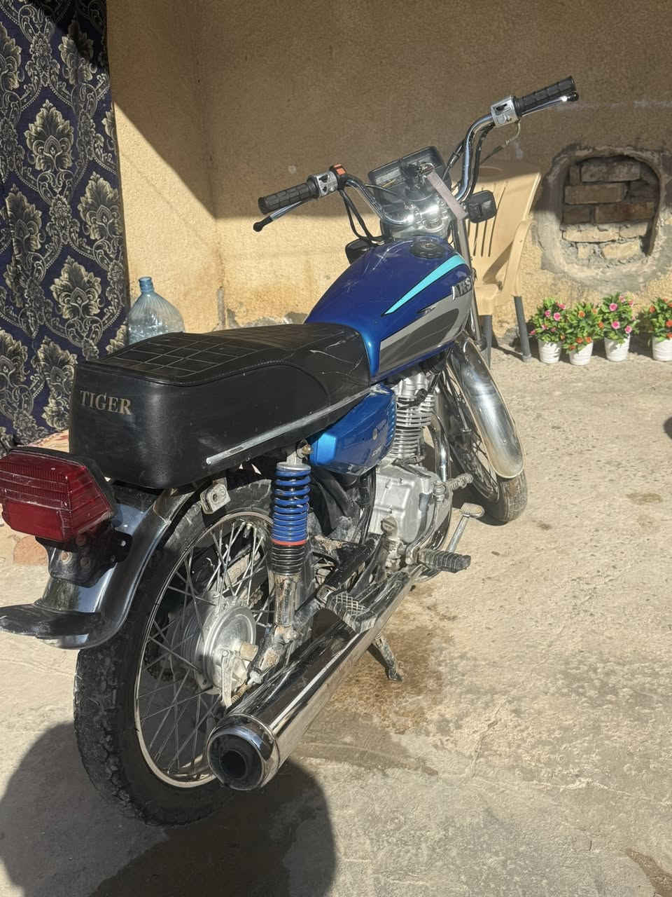 سلام عليكم خوان أربعه كير ارشه موديل 21واصولي سنويه ورقم الدراجه شوفت عينك نضيفه السعر 950 وبيها مجال وهاذه رقمي ***********
