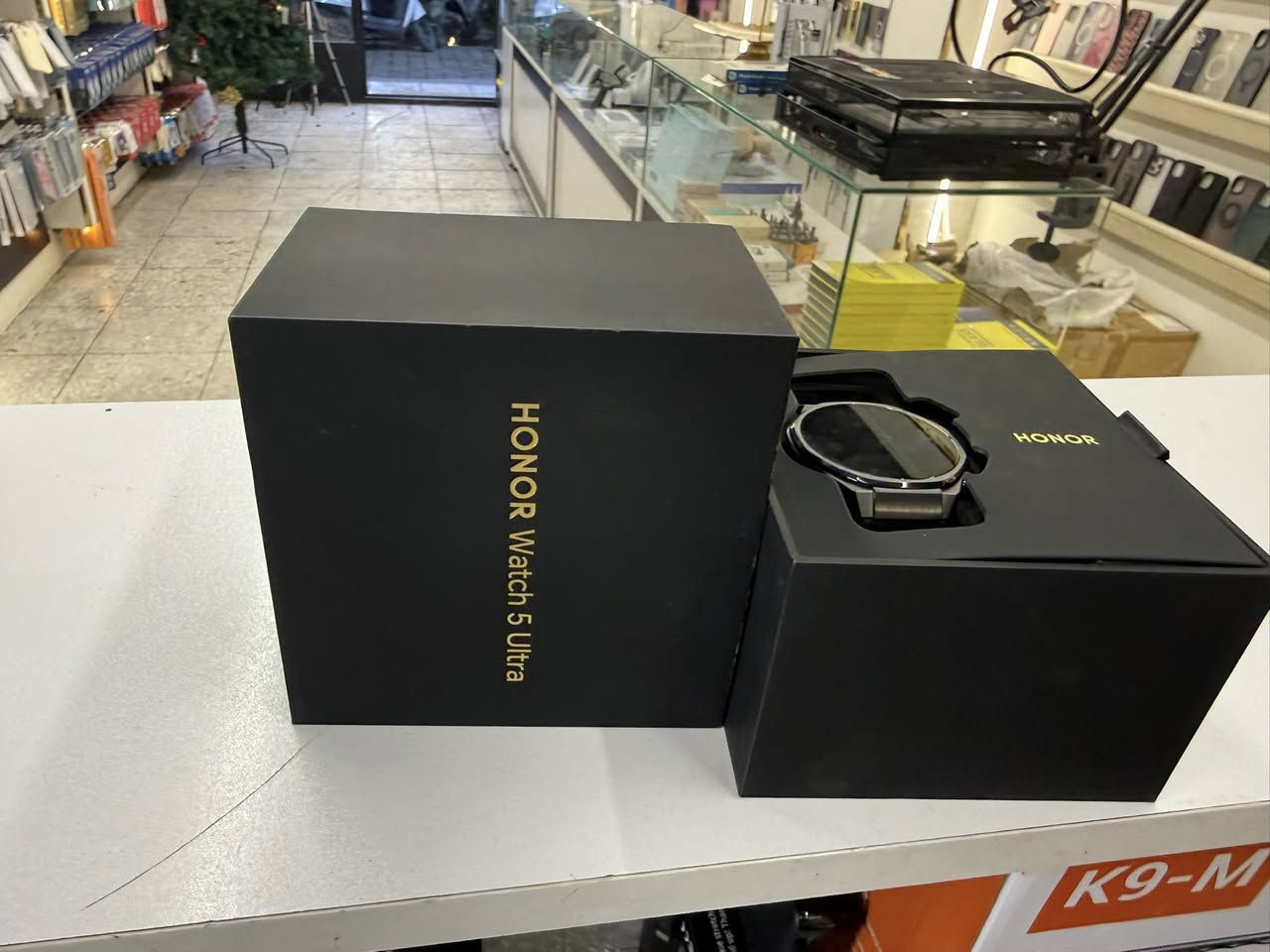 ساعه مستخدمه البيع
نطيني سعر بلعافيه بلا كسران
***********
