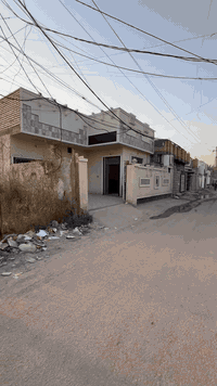 #سلام__عليكم #عرض__خاص
دار مساحه 200 متر واجه 10 نزال 20  جنس ارض طابو زراعي سند 25 يحتوي على طابق واحد في منطقه الدوره هور رجب شارع لإذاعة شارع وحده جميلي خدمات المنطقه كامله من ماء كهرباء تبليط سعره فقط 95 مليون ويرهم مراوس بقطعه ارض مساحه اكبر للاستفسار اكثر  على رقم ***********
