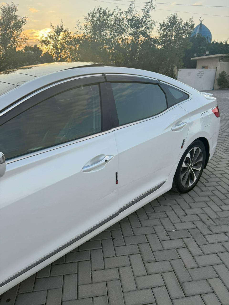 السلام عليكم للبيع ازيرا ٢٠١٤ خليجي بدون اي حادث او صبغ فقط بارد ومكحل بالباب الخلفي سياره فول مواصفات تحويل مباشر خاليه من العيوب والعطلات وعليهه ادامه كامله موجوده في حي الجهاد السعر ١٤٢ ورقه بيهه مجال بسيط للاستفسار *********** وشكرا بغداد, العراق
