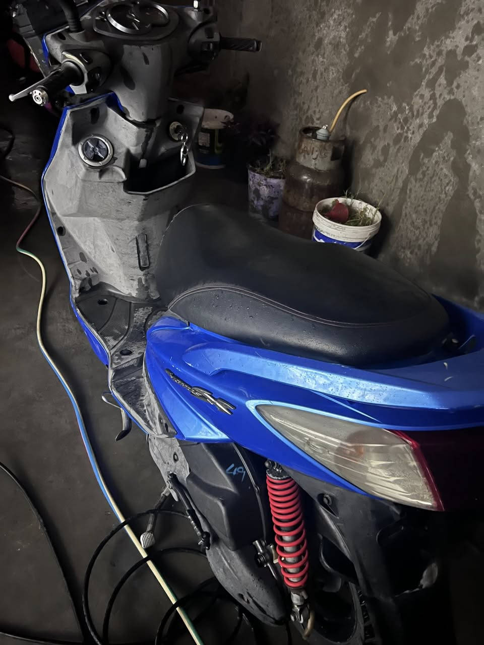 سلام عليكم 🫡 شباب سكنس كابريتر ١٤٠ كفالة عامة من تاير  إلى تاير اي شي ماناقصها السعر ٩٠٠ وبيهة مجال بسيط العنوان تاجي قرب الهزة المرور الهاتف ***********
