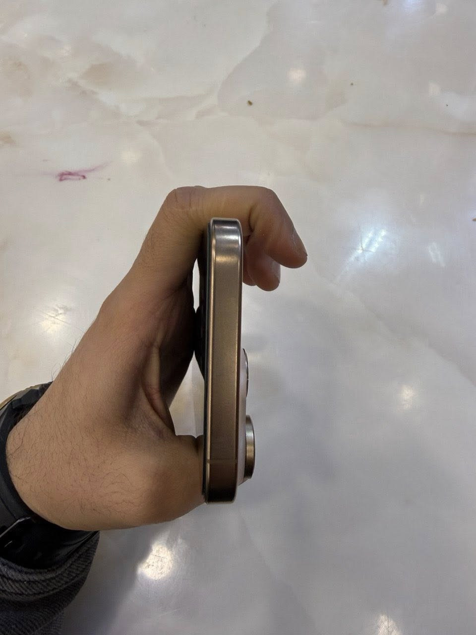 ايفون 16 برو ماكس ذهبي بطارية 98 جهاز جديد وما مفتوح، *********** واتساب
