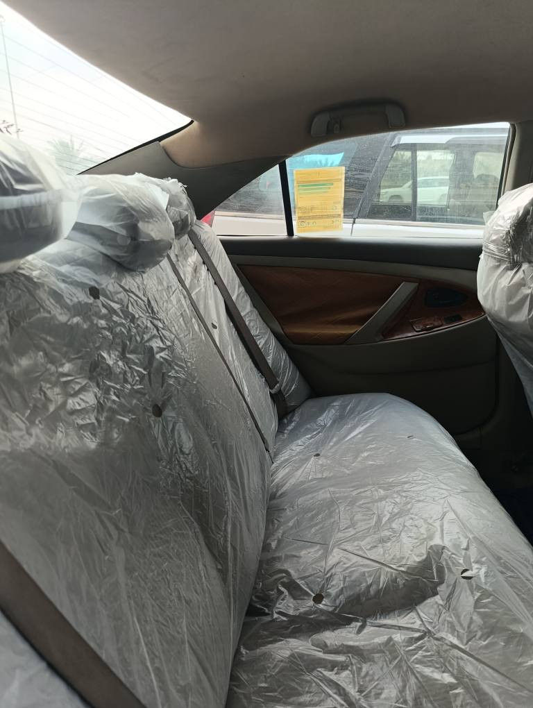 سياره كامري جاهزه وارد خليجي
جاهزه على ايدي 
تخم تايرات، بطاريه، داينمو، حداديه نافضها نفض نصبتها تخبل
كير مكفول 100%
محرك مكفول 100%
جفيتها على صفحه العبري وكلش خفيفه ما مأثره ومصبوغه عام
صارلها سنتين عندي بأسمي 
نقصها كمبريسر منزله من سعر السياره
شرط التحويل، سياره ما ناقصها اي شي 
السعر 80 ورقه
رقمي *********** البصرة, العراق
