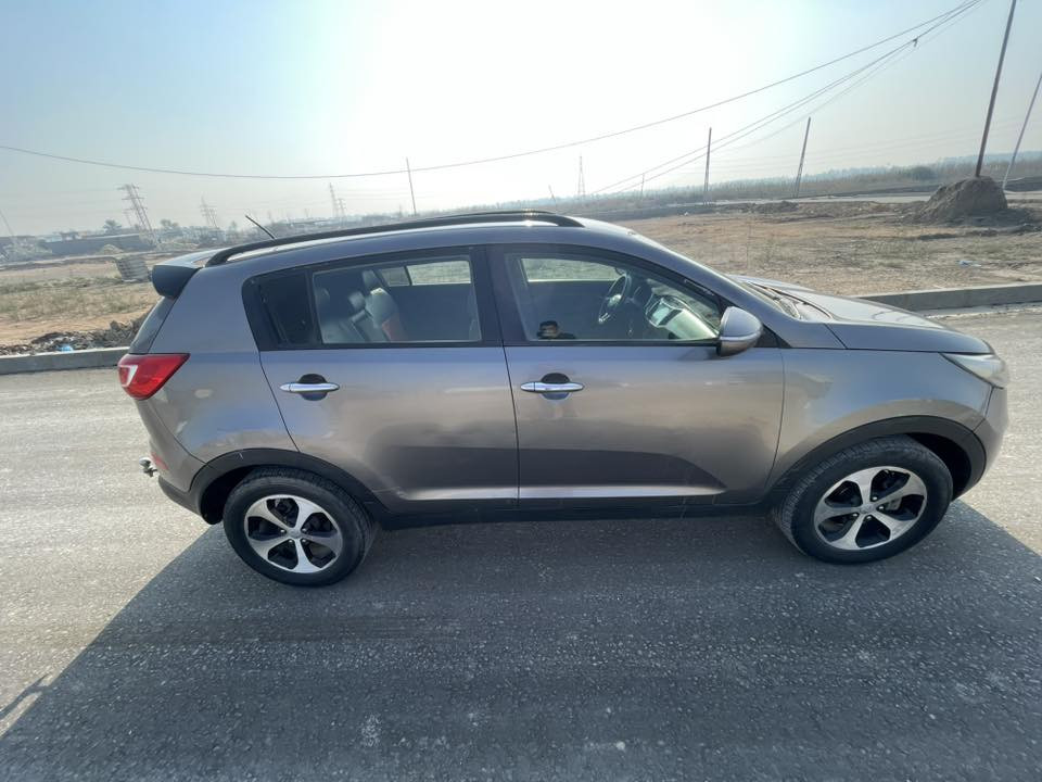 السلام عليكم 
سبورتج مديل ١٢ امريكي رقم بغداد أنكليزي بسمي مكينه ٢٠٠٠ دوش الممشى ١٣٠مايل حادث جاملغ ايمن امامي وبنيد مكان بابل محاويل الامام سعر ١٢٠ للاستفسار الاتصال عـ ***********
