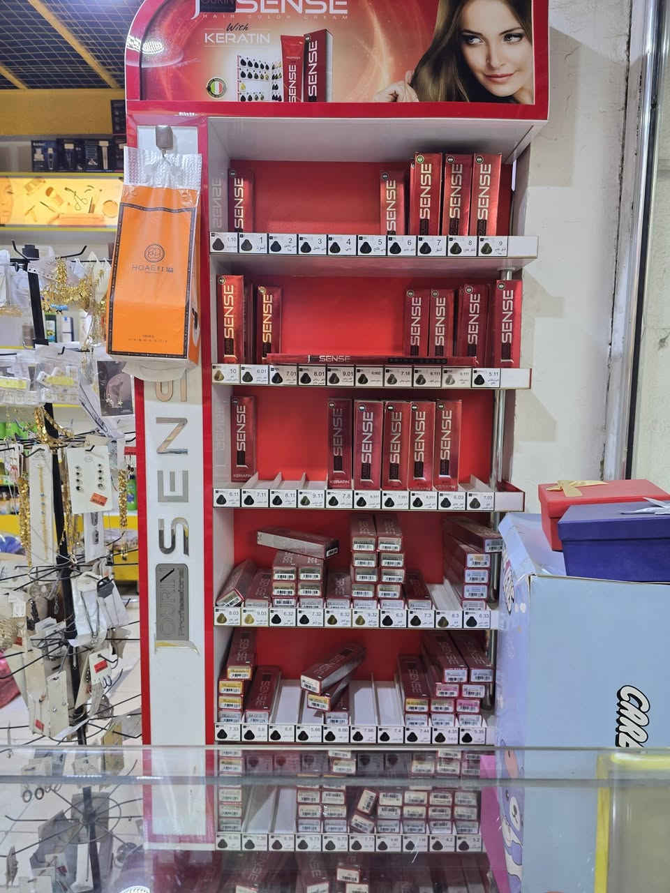 عارضه وصبغ شعر خالي الامونيا يطالي للبيع مع عارضه مجاني 
تفيد اصحاب كوزمتك او صالونات 
***********
